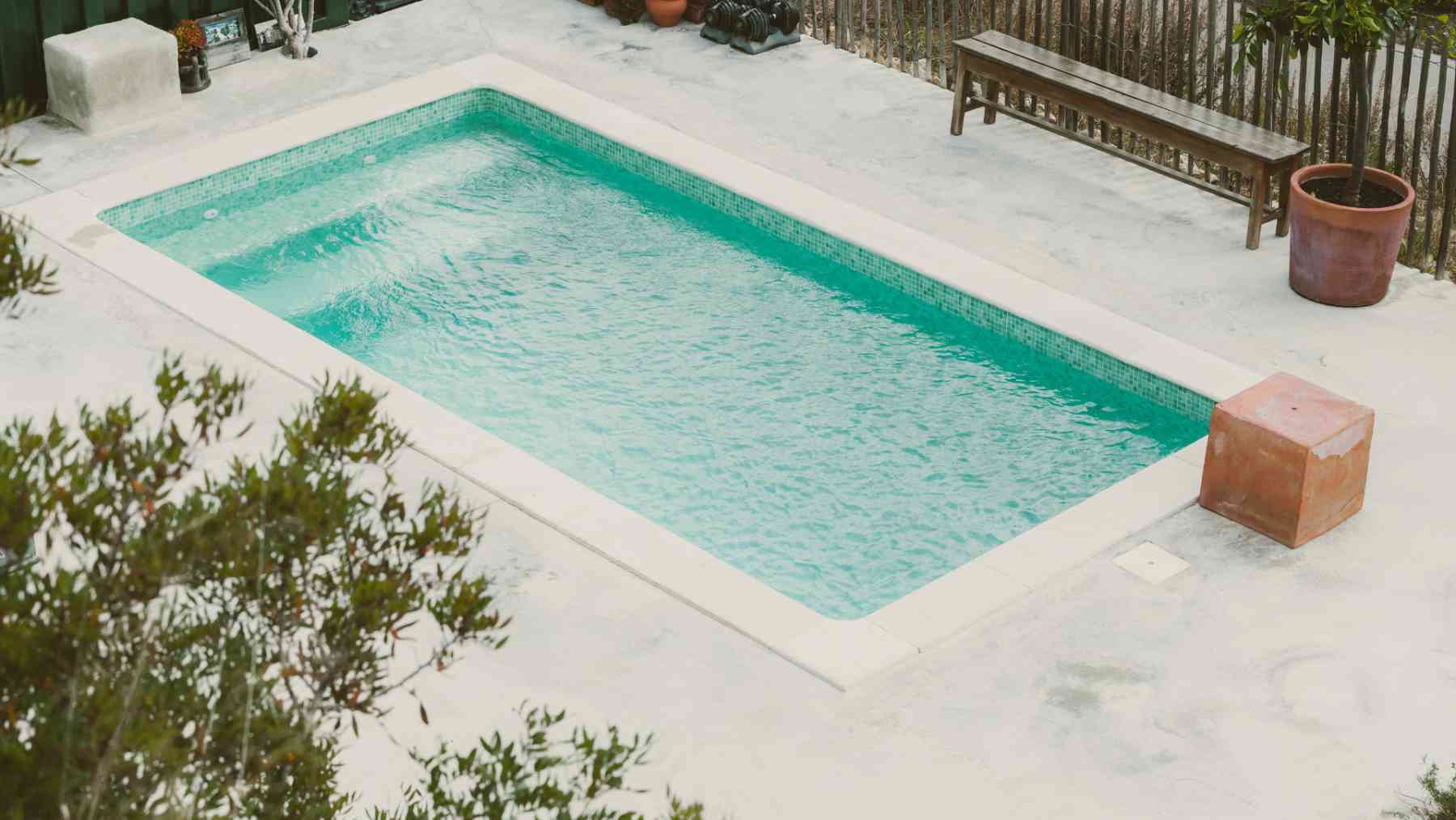 How Can Smart Pool Technology Transform Your Space